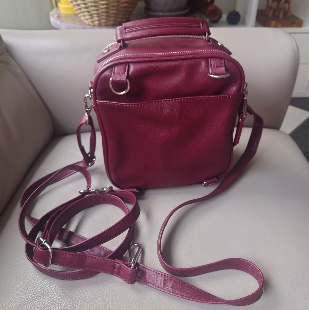 Colab Convertible Backpack/Crossbody Bag - Picture 4 of 6